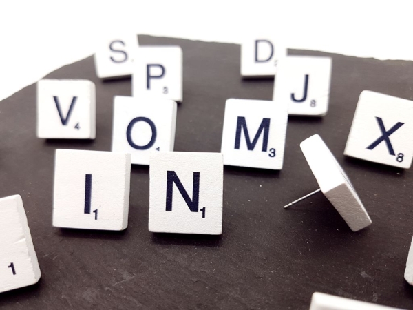 Holz Buchstaben Ohrstecker